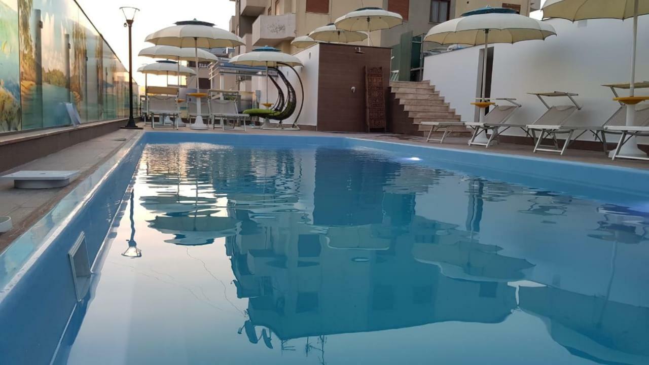 Hotel Antalya - Beach Durrës Extérieur photo