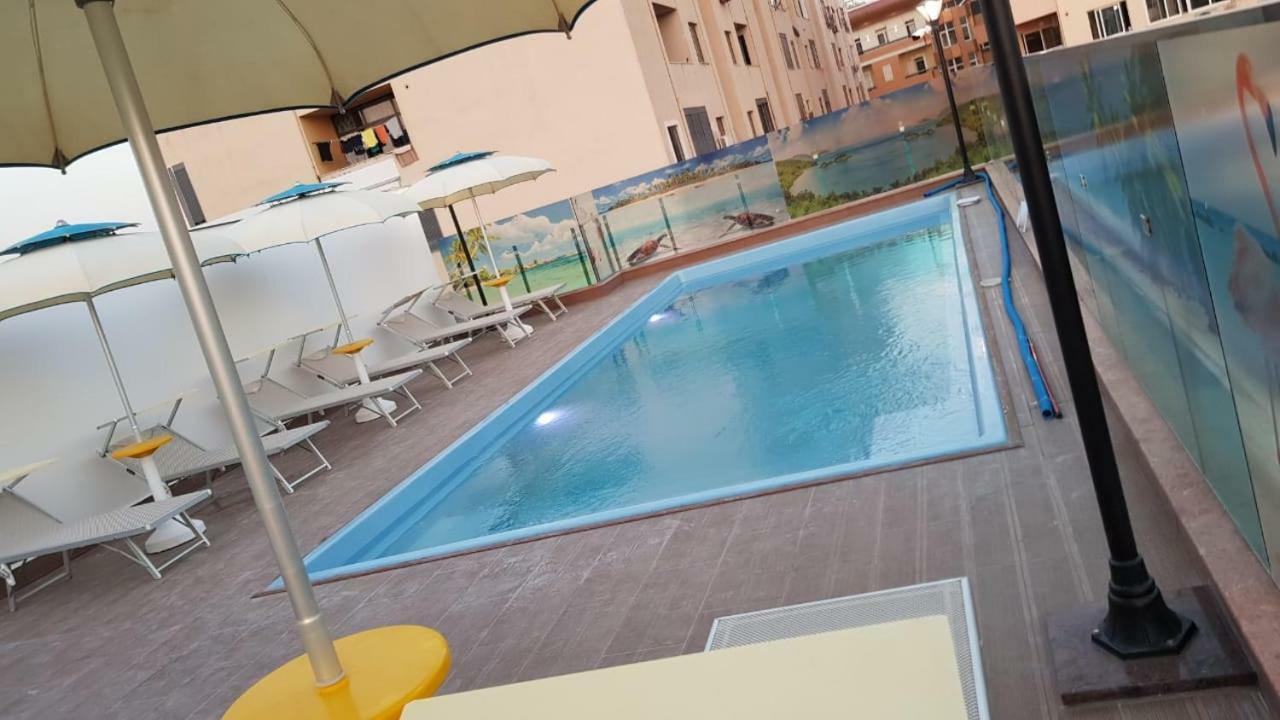 Hotel Antalya - Beach Durrës Extérieur photo