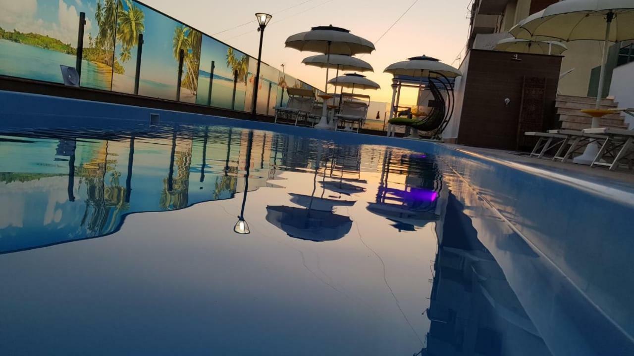 Hotel Antalya - Beach Durrës Extérieur photo